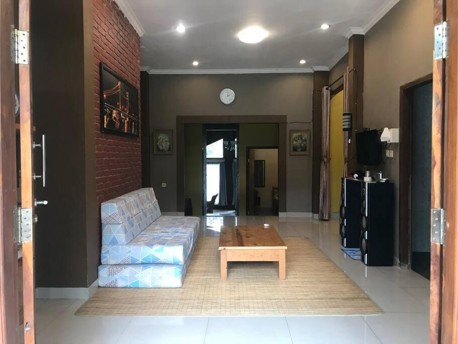 Villa Naumi Bandung Exteriör bild