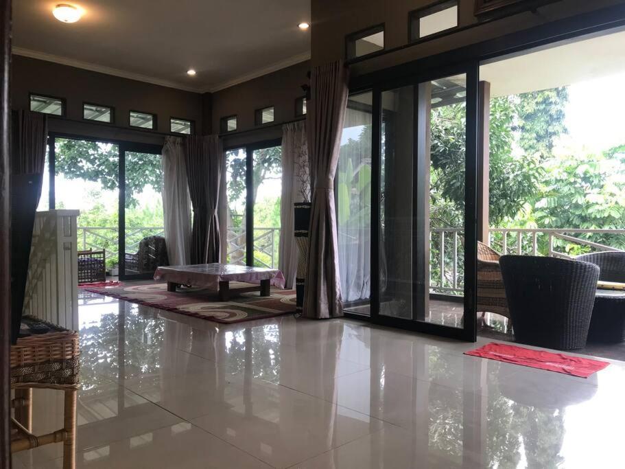 Villa Naumi Bandung Exteriör bild