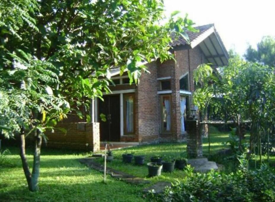 Villa Naumi Bandung Exteriör bild